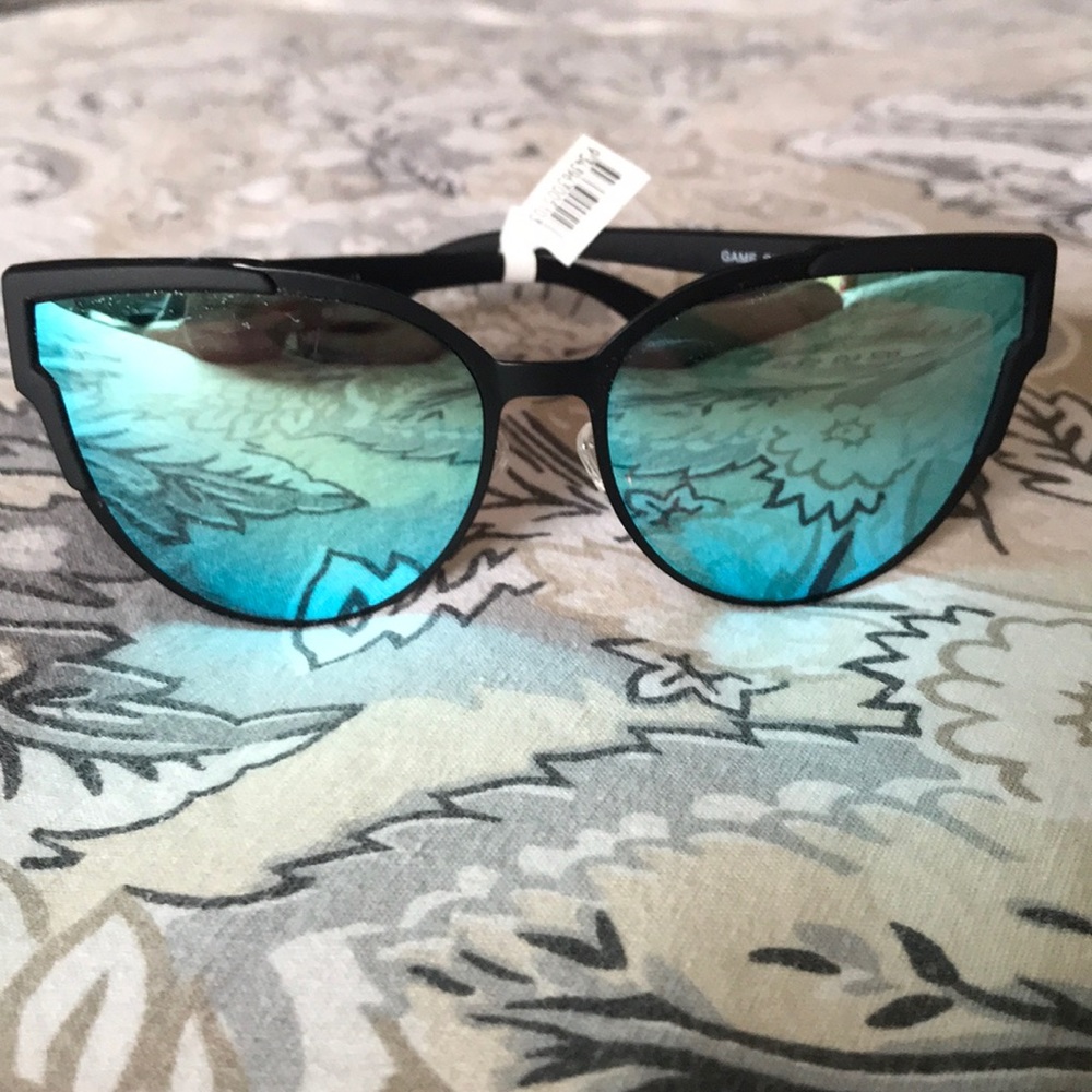 brand new quay sunglasses